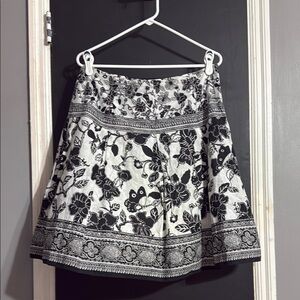 WHBM Floral & Butterfly Cotton Lined Full Skirt Size: 10